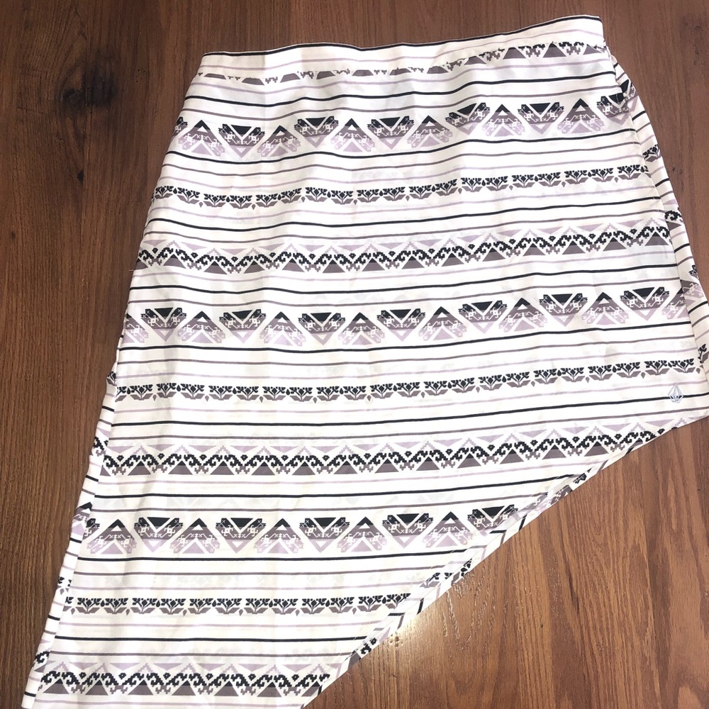 Hi-Low Side Skirt